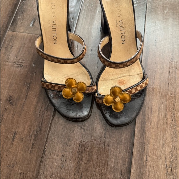 VINTAGE LOUIS VUITTON DAMIER CALF HAIR FLOWER HEELS - Picture 6 of 11